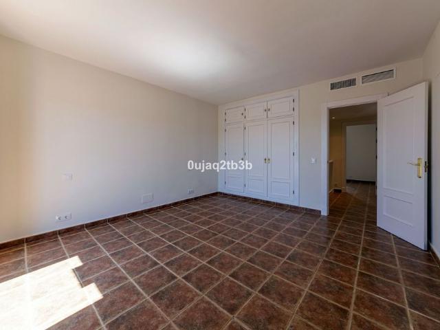 Townhouse in El Paraiso
