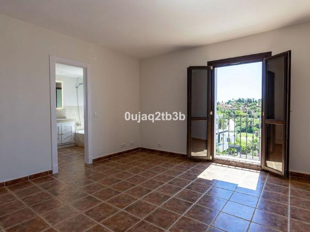 Townhouse in El Paraiso