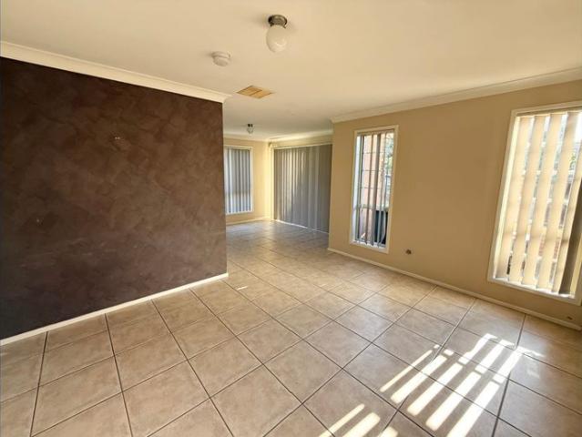 Townhouse In Ideal Location!