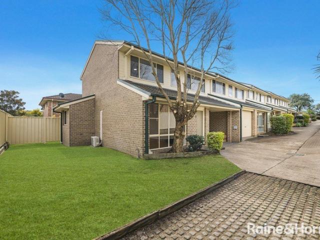 Townhouse in Sought After Caroline Bay
