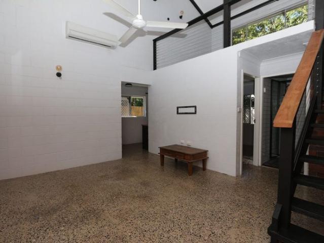 TOWNHOUSE IN SOUGHT AFTER EDGE HILL