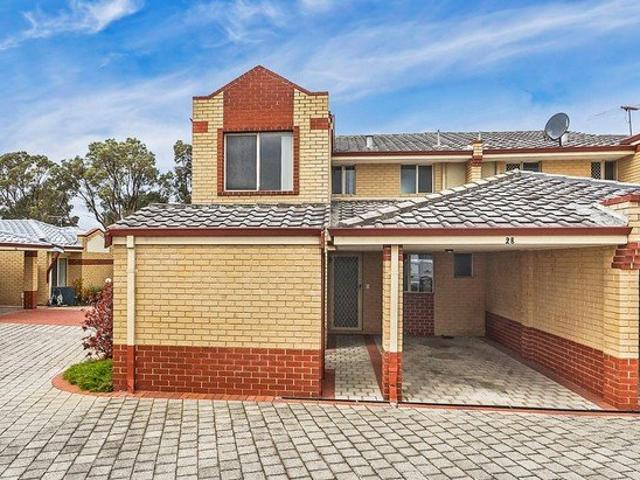 TOWNHOUSE IN SECURE GATED COMPLEX!