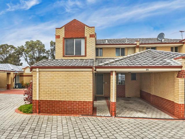 TOWNHOUSE IN SECURE GATED COMPLEX!