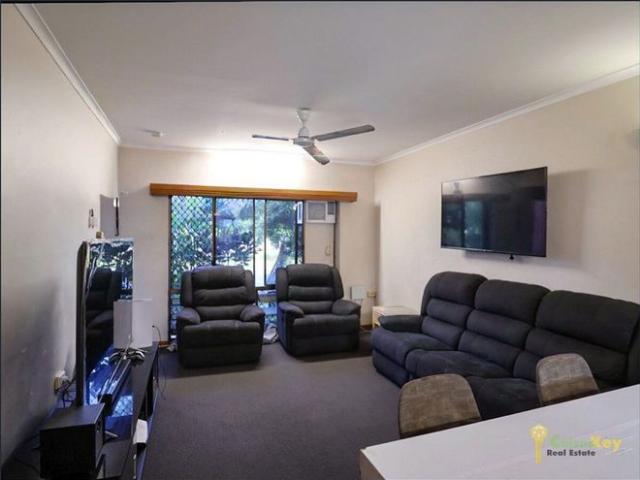 Townhouse In Perfect Location!