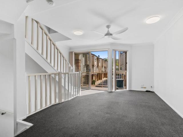 TOWNHOUSE IN PRIME LOCATION Electricity, Water & Internet included in the rent
