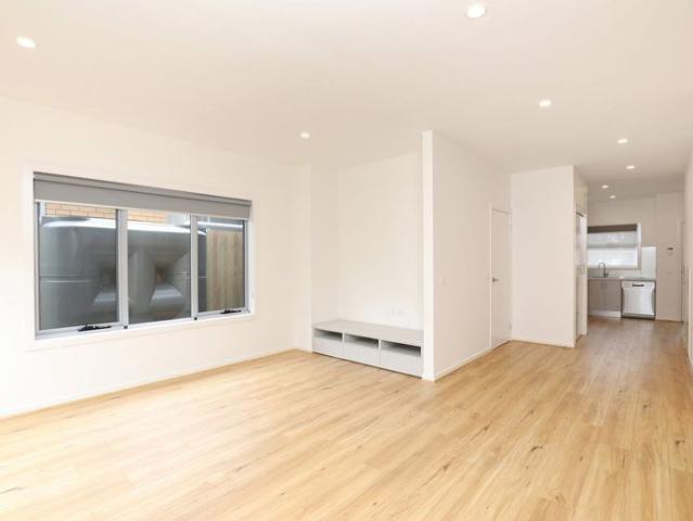 Townhouse in Prime Location!