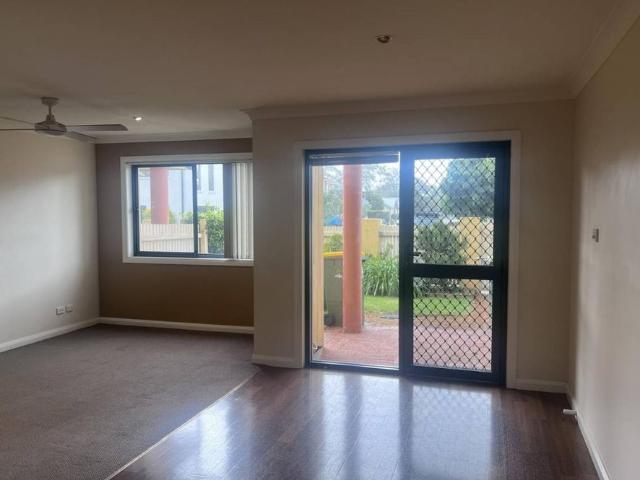 TOWNHOUSE IN PRIME LOCATION!