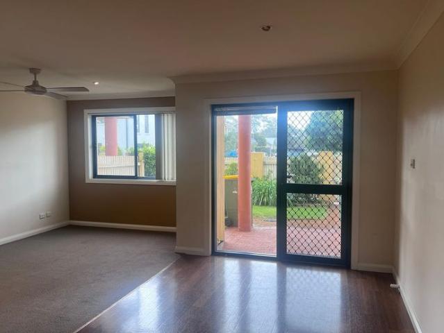 TOWNHOUSE IN PRIME LOCATION!