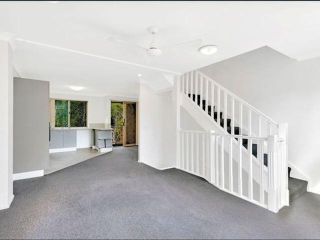 TOWNHOUSE IN PRIME LOCATION Electricity, Water & Internet included in the rent