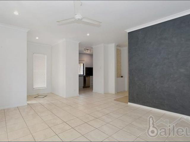 Townhouse in prime location for rent in West Mackay!