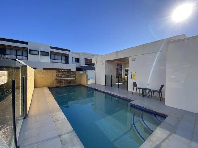 Townhouse in Prime Robina Location Beside Greenheart Park with water view