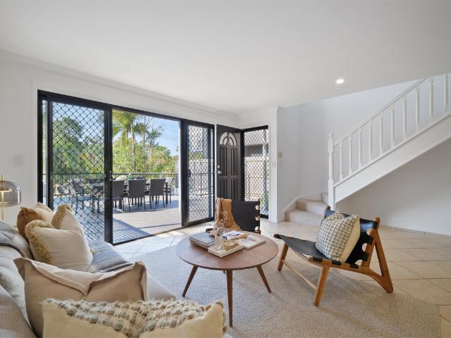 Townhouse In Prime Toowong Position