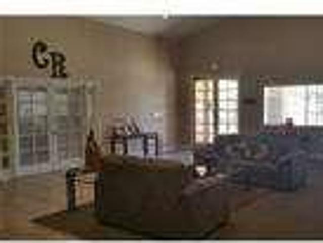 Townhouse in quiet area, spacious with big kitchen