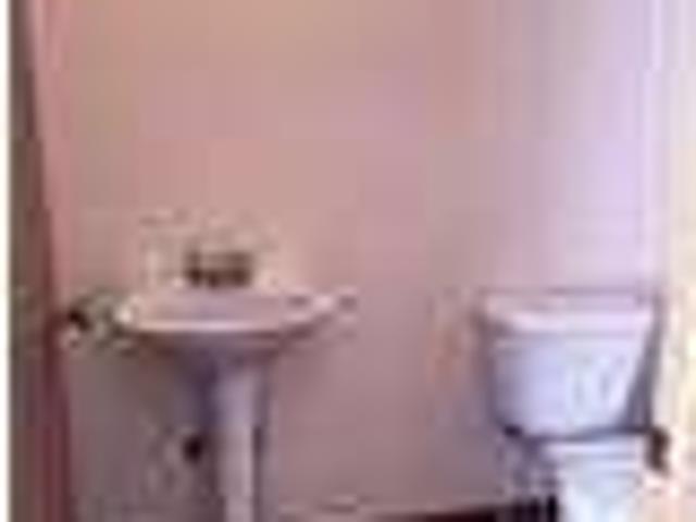 Townhouse in quiet area, spacious with big kitchen. $925/mo