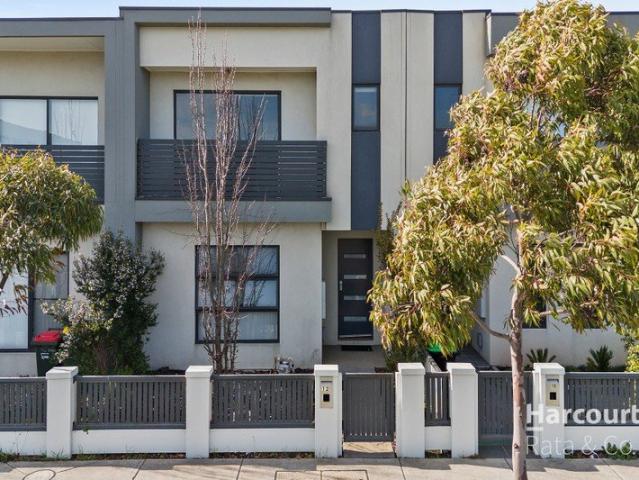 Townhouse In the Heart of Mickleham!
