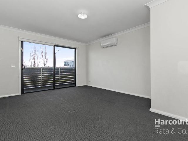 Townhouse In the Heart of Mickleham!