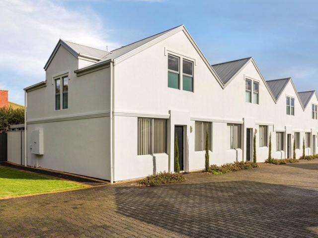 TOWNHOUSE IN THE HEART OF GLENUNGA