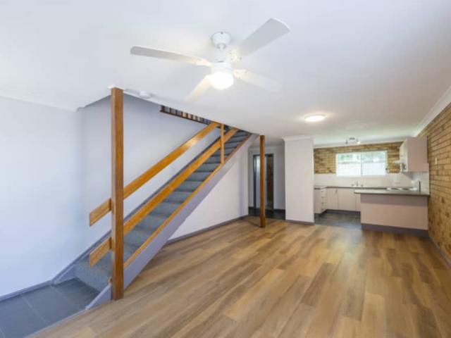 TOWNHOUSE IN THE HEART OF TOWN!