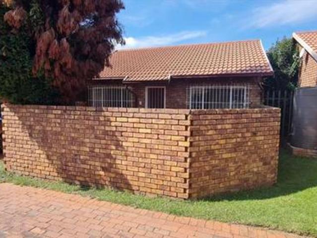 townhouse on the market in kempton p.