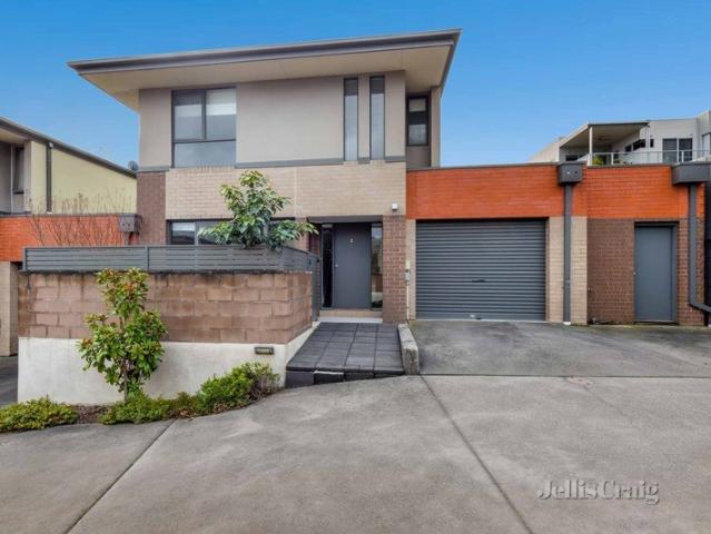 Townhouse Offering Cutting Edge Contemporary Living