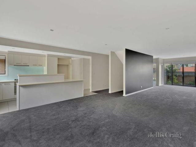 Townhouse Offering Cutting Edge Contemporary Living