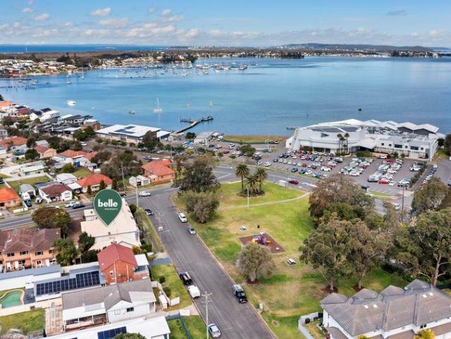 Townhouse Living Footsteps from the Foreshore