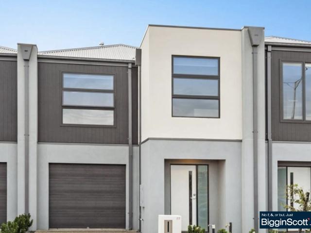 TOWNHOUSE LIVING IN HARPLEY!