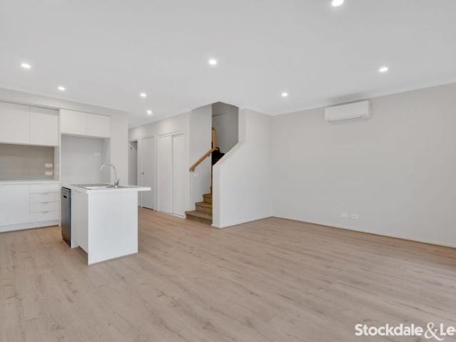 Townhouse Living in Kingsfield!