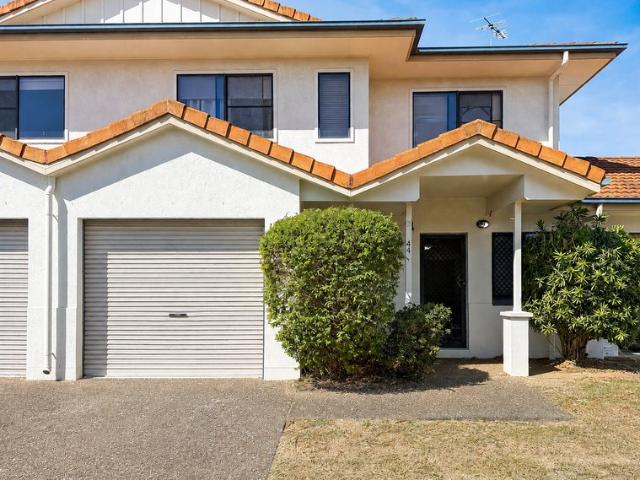 Townhouse Living in Parkwood Villas Minor Works Needed
