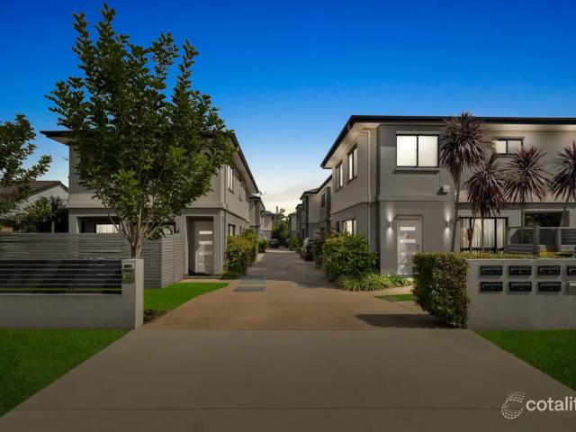 Townhouse Living in St Marys!