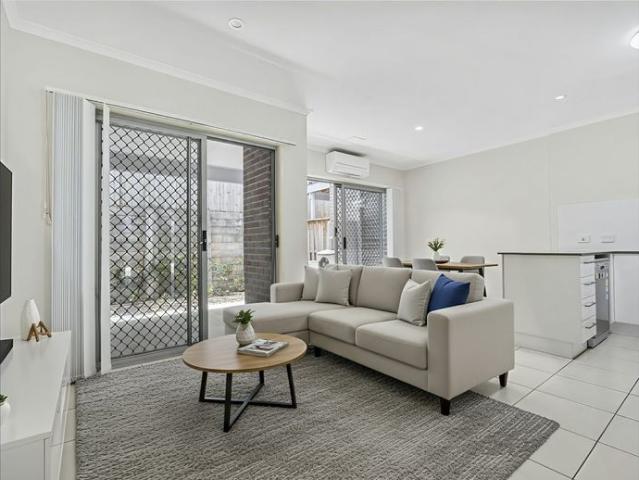 Townhouse Living in Sought After Murrumba Downs