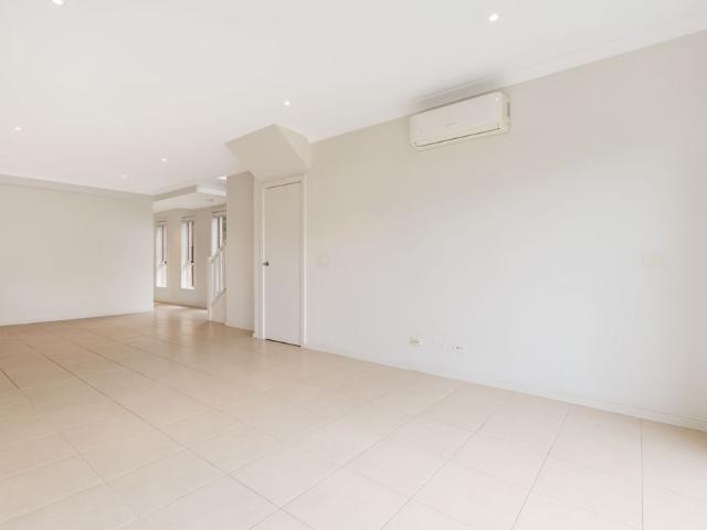 Townhouse living in the heart of Craigieburn