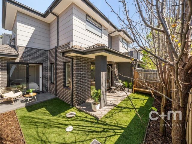 Townhouse Living with ALL the Extras