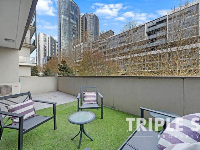 Townhouse like style Apartment! Spacious two Bedroom with Terrace and Courtyard! Not facing Hill Road, very quiet!