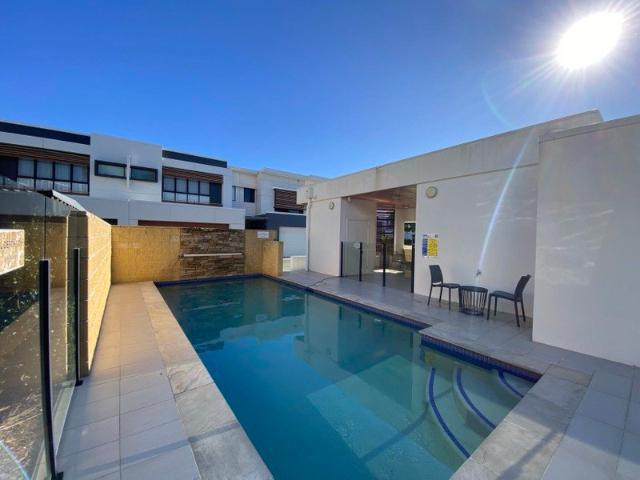 Townhouse No. 39 Prime Robina Location Beside Greenheart Park with water view