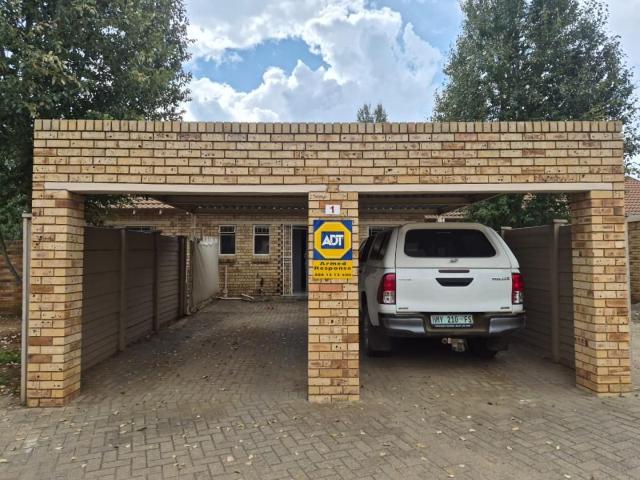 Townhouse sectional to rent in Quaggafontein, Bloemfontein