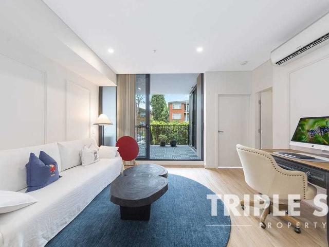 Townhouse style 2bedroom home in near new condition