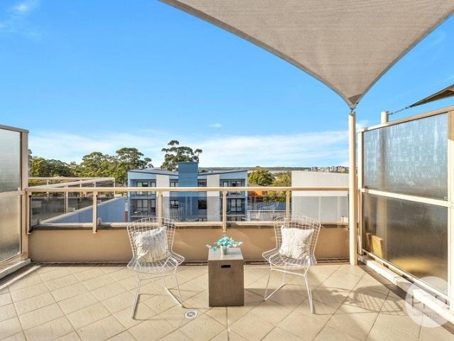 Townhouse Style Apartment With Enviable Location & Lifestyle