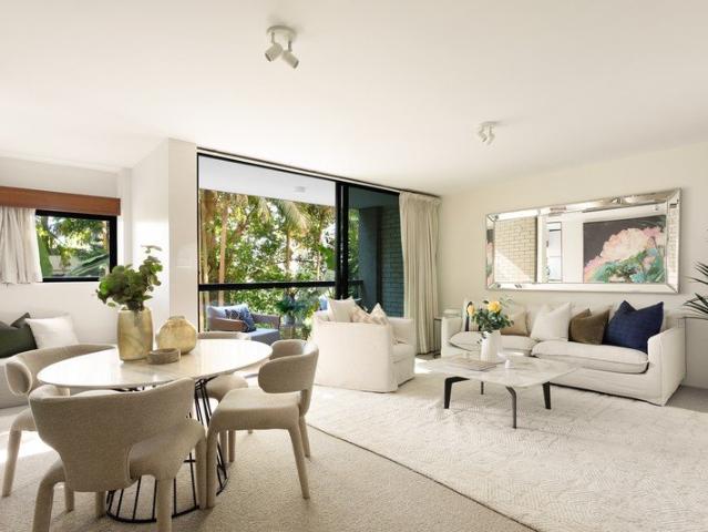 Townhouse Style Apartment with Leafy Outlooks and Superb Tranquillity