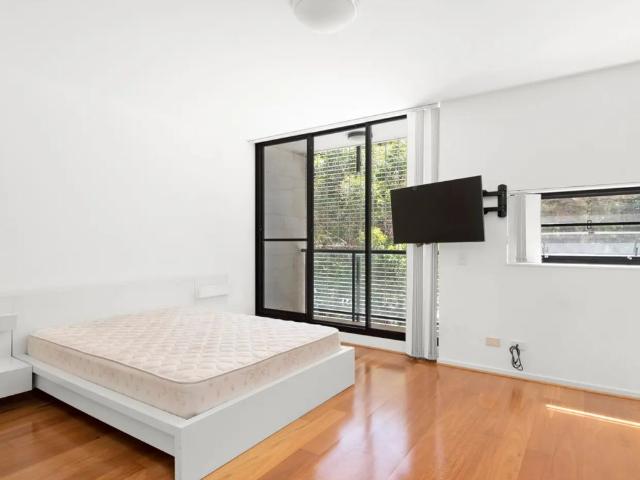 Townhouse Style Apartment with Spacious Study