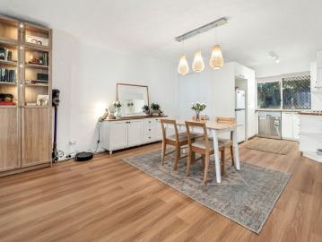 Townhouse Style Indooroopilly Unit with Large Balcony, Patio & Double Garage