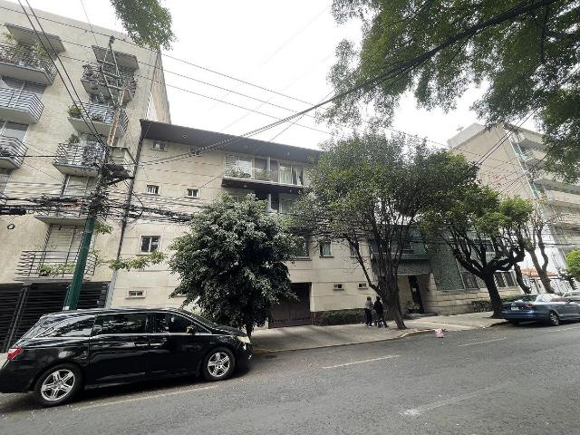 TOWNHOUSE REMODELADO CON TERRAZA, ROOF GARDEN Y VISTAS ARBOLADAS | DEL VALLE