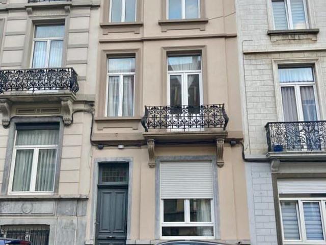 Townhouse with 6 bedrooms for rent in Schaerbeek