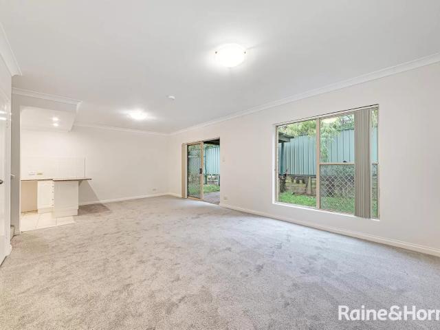 Townhouse with 3 bedrooms, 2 bathrooms & parking for 1 car
