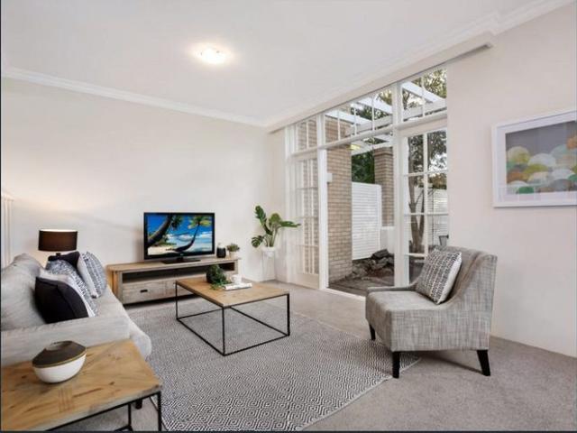 Townhouse with Three Outdoor Areas