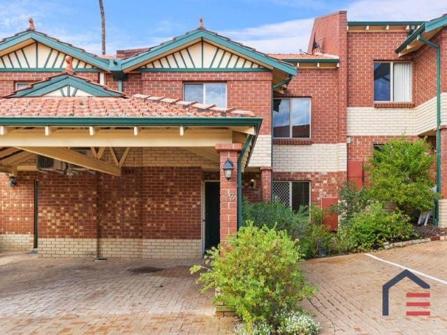 Townhouse with convenience at your door step!