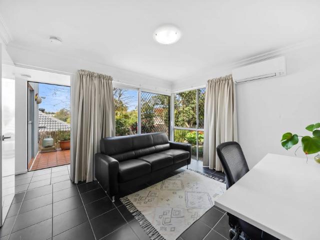 Townhouse with Expansive Private Yard in the Heart of St Lucia