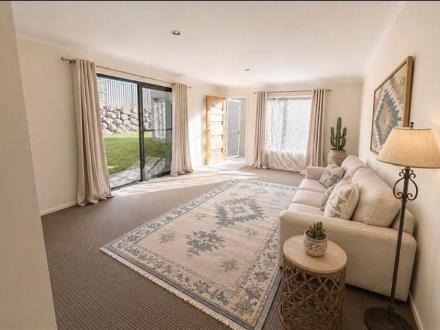 Townhouse with Huge Outdoor Area + Side Access + Shed