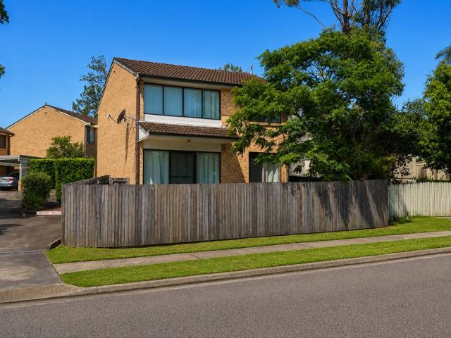 TOWNHOUSE WITH SCENIC VIEWS