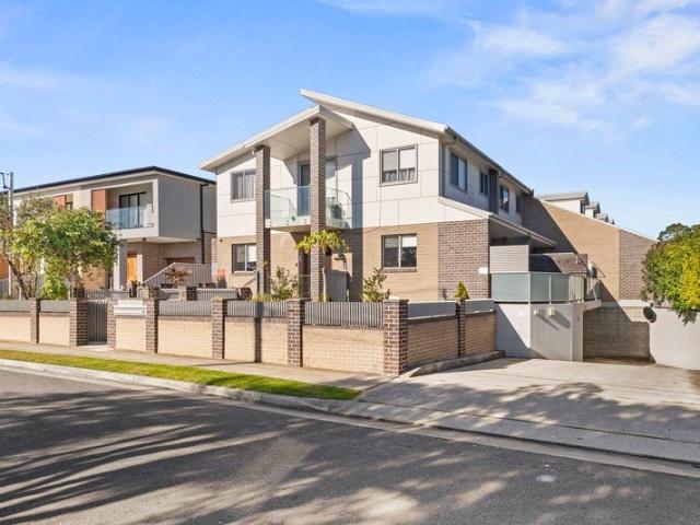 TOWNHOUSE WITH STYLE OPEN TO VIEW SAT 22/08/2026 @ 2 2.30PM